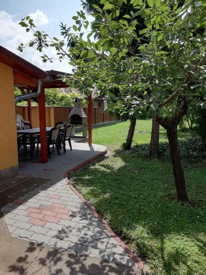 Eoetvoes Nyaralo Villa Siofok Exterior photo